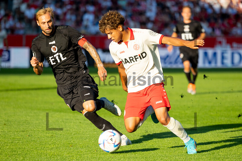 Lawrence Ennali, Marcel Risse Rot-Weiss Essen vs. Viktoria Köln Spielfotos 09.08.2022 