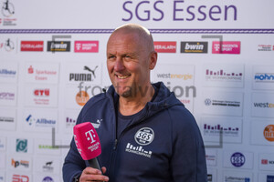 Markus Högner SGS Essen gegen Eintracht Frankfurt Frauen-Bundesliga Spielfotos 16.10.2022