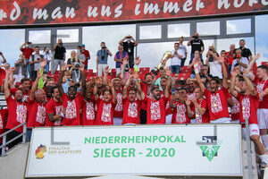 Siegerehrung Rot-Weiss Essen Niederheinpokal Sieger 2020