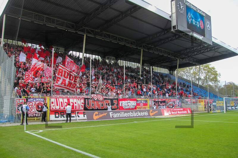 Support Rot-Weiss Essen Fans in Mannheim 22.10.2022 