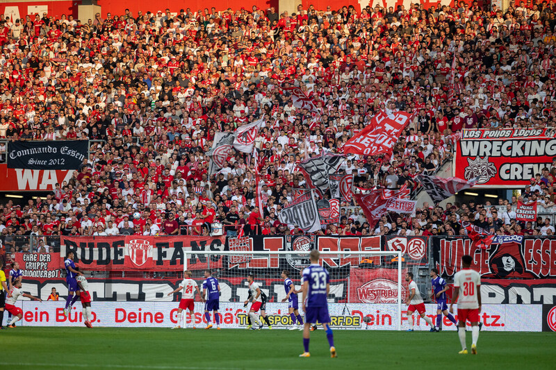 Rot-Weiss Essen vs. FC Erzgebirge Aue Spielfotos 02.09.2022 
