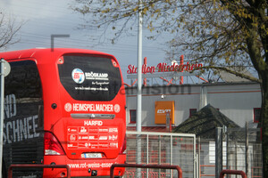 Mannschaftsbus Rot-Weiss Essen  Stadion Niederrhein 27-03-2021