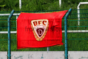 Alte BFC Dynamo Fahne am Zaun