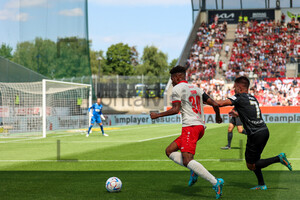 Isiah Young Rot-Weiss Essen vs. SV Elversberg Spielfotos 23.07.2022