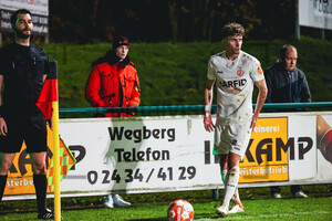 Niklas Tarnat FC Wegberg Beeck vs. Rot-Weiss Essen Spielfotos 19-11-2021