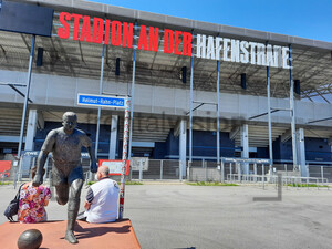 Stadion an der Hafenstraße Schriftzug Rot-Weiss Essen