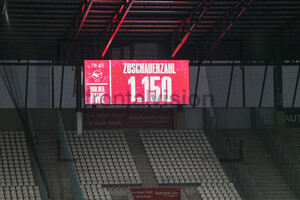 Anzeigentafel Zuschauerzahl Rot-Weiss Essen vs. FSV Zwickau Spielfotos 13.01.2024