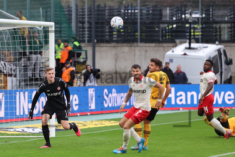 Rot-Weiss Essen vs. SG Dynamo Dresden Spielfotos 15.10.2022 
