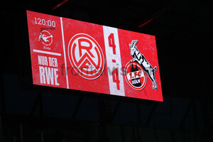 Anzeigentafel Endstand 4:4 Rot-Weiss Essen vs. 1. FC Köln 06.01.2024