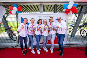 LACH Marta, LETH Julie, BRENNAUER Lisa, BRAUßE Franziska, WILD Kirsten, BALDINGER Dirk: Olympic Participants Party