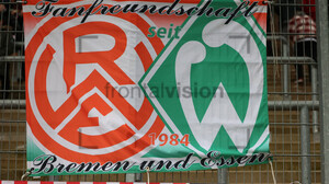 Zaunfahne Fanfreundschaft Rot-Weiss Essen Werder Bremen seit 1984