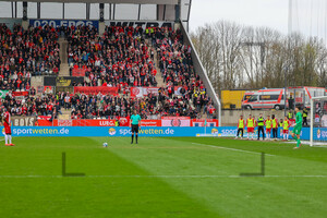 Moussa Doumbouya Elfmeter Rot-Weiss Essen vs. BVB U23 Spielfotos 17.03.2024