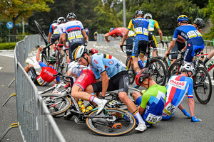 Crash: UCI Road Cycling World Championships 2021