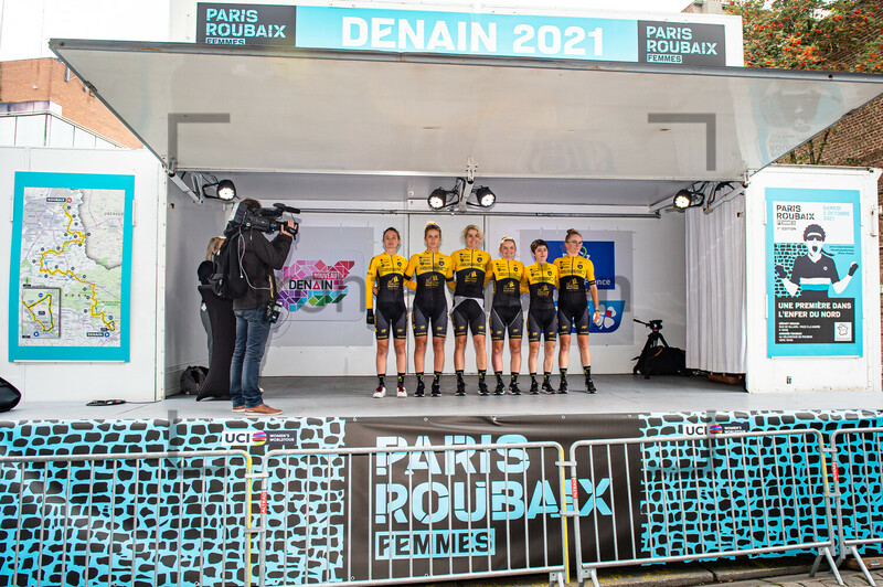 STADE ROCHELAIS CHARENTE- MARITIME WOMEN CYCLING: Paris - Roubaix - Femmes 2021 