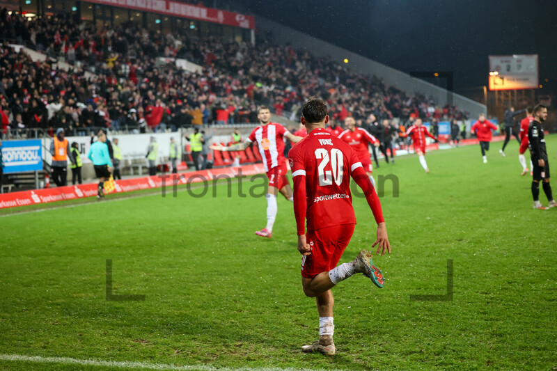Leonardo Vonic Torjubel 3:2 Rot-Weiss Essen vs. Hallescher FC Spielfotos 19.12.2023 