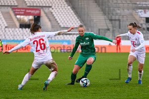 Annalena Rieke Dora Zeller Martyna Wiankowska Achtelfinale DFB Pokal Frauen SGS Essen 1. FC Köln Spielfotos 25.11.2023
