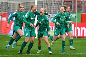 Torjubel Beke Sterner  Achtelfinale DFB Pokal Frauen SGS Essen 1. FC Köln Spielfotos 25.11.2023