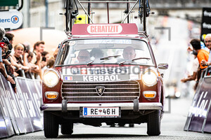 Race Car Peugeot 404: Tour de France Femmes 2023 – 8. Stage