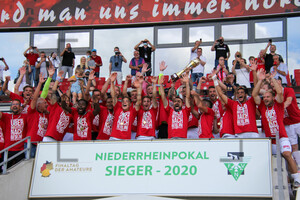 Siegerehrung Rot-Weiss Essen Niederheinpokal Sieger 2020