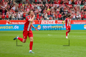Vinko Sapina Torjubel Rot-Weiss Essen vs. MSV Duisburg Spielfotos 07.04.2024