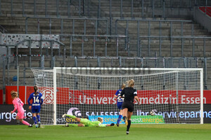 SGS Essen vs. Bayer 04 Leverkusen DFB Pokal Viertelfinale Spielfotos 01-03-2022