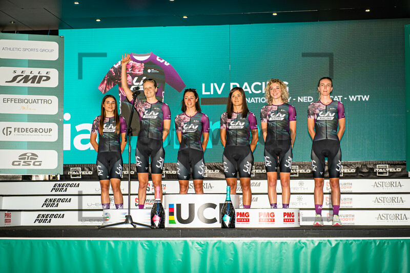 LIV RACING: Giro Donne 2021 - Teampresentation 