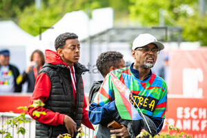 Cycling Fans from Eritrea: Rund um den Finanzplatz Eschborn-Frankfurt 2023