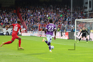 Omar Haktab Traore, Isiah Young VfL Osnabrück vs. Rot-Weiss Essen Spielfotos 09.09.2022