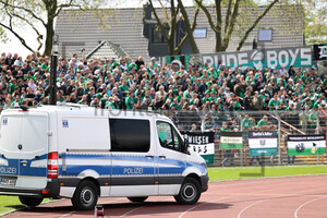 Preußen Münster Fans Polizei in Oberhausen 24.04.2022