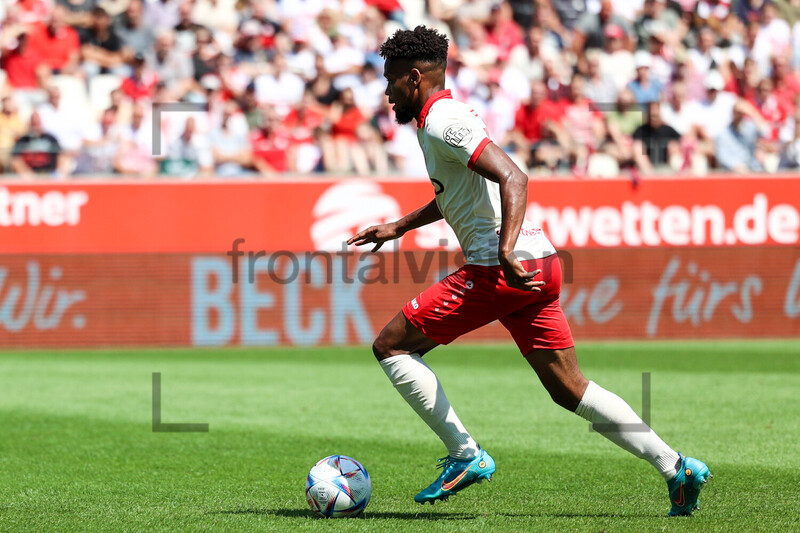 Isiah Young Rot-Weiss Essen vs. SV Elversberg Spielfotos 23.07.2022 