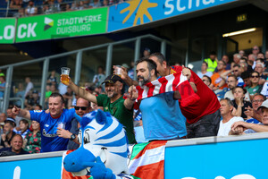 Fans von Athletic Club Bilbao mit Zebra Ennatz