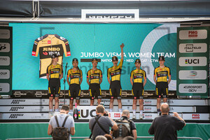JUMBO-VISMA WOMEN TEAM: Giro Donne 2021 - Teampresentation