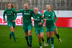 Torjubel Beke Sterner Annalena Rieke Maike Berentzen Achtelfinale DFB Pokal Frauen SGS Essen 1. FC Köln Spielfotos 25.11.2023