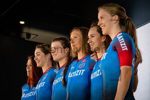 CERATIZIT - WNT PRO CYCLING TEAM: Giro dÂ´Italia Donne 2022 – Teampresentation