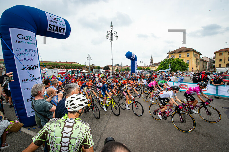 Start - Peloton: Giro dÂ´Italia Donne 2021 – 3. Stage 