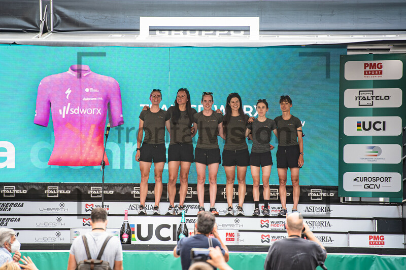 TEAM SD WORX: Giro Donne 2021 - Teampresentation 