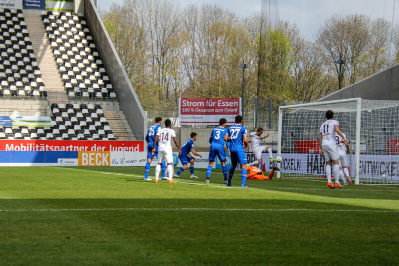 Dennis Grote 1:0 für RWE gegen Schalke